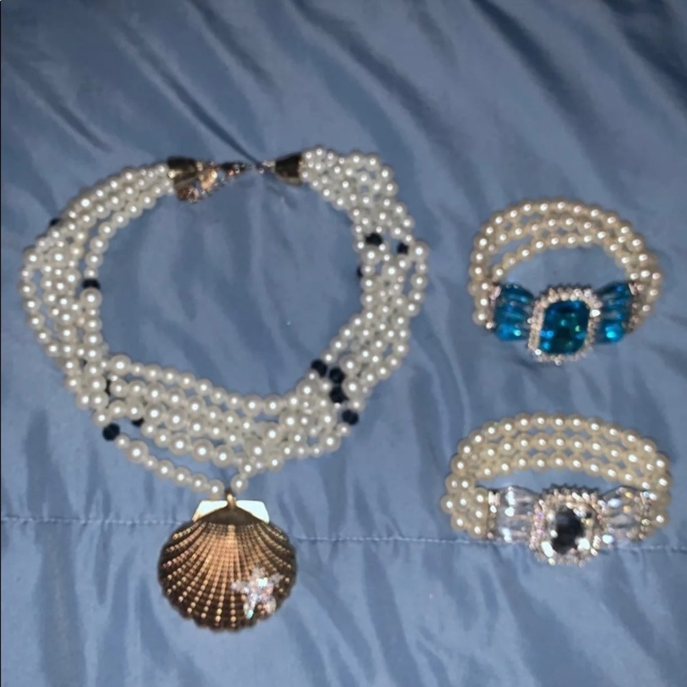 Charming Charlie Pearl necklace & bracelets
